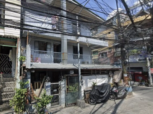 12-Room Apartment Building for Sale in Taguig | Cembo