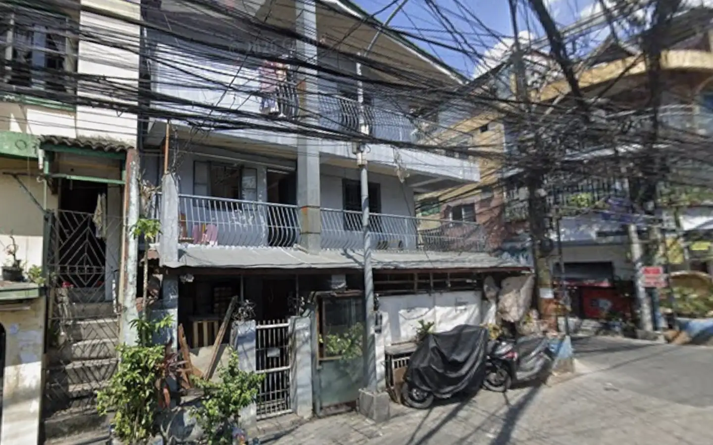 12-Room Apartment Building for Sale in Taguig | Cembo