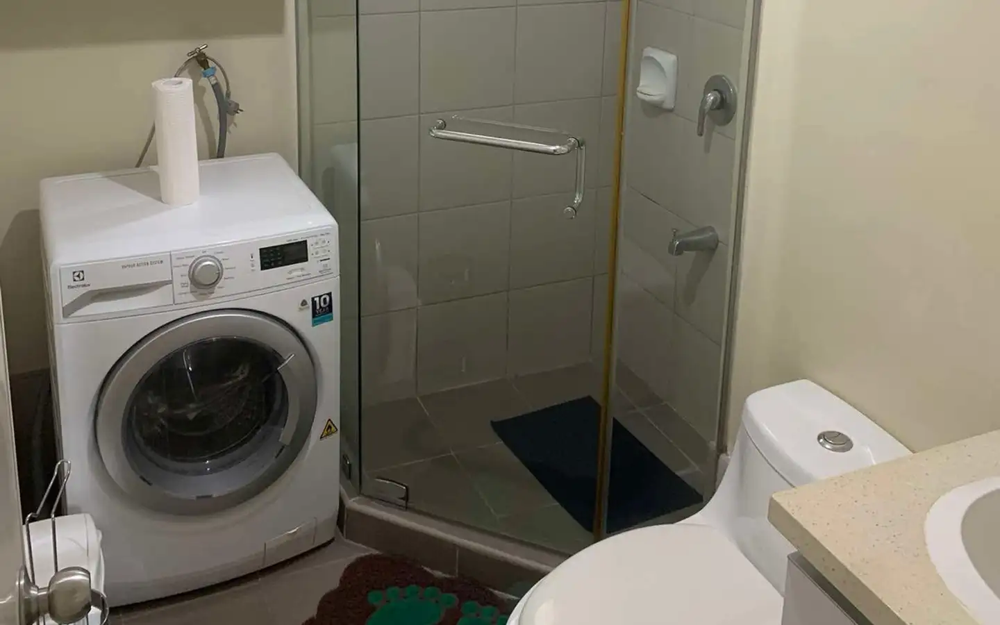 Avida 34th Street Tower 1 – Toilet and Bath 2 2-Bedroom Condo for Sale in BGC – Avida 34th Street