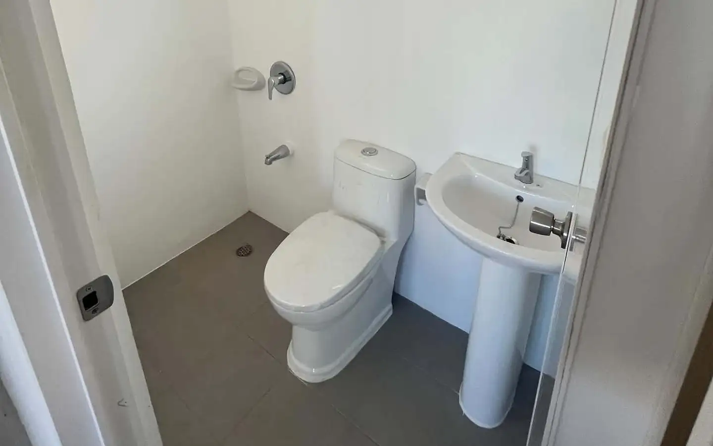 Idesia Dasmarinas House Toilet and Bath Idesia Dasmarinas House and Lot for Sale | Corner Unit